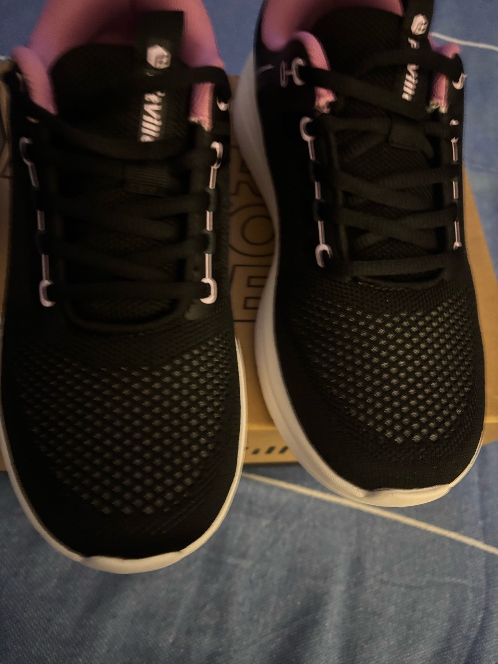 Fit Ville Women's Black and Pink Lightweight Athletic Sneakers